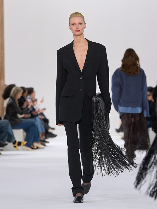 【FW25】SPORTMAX アガペジャケット Sportmax Spring 2025 Ready-to-Wear Collection | Vogue